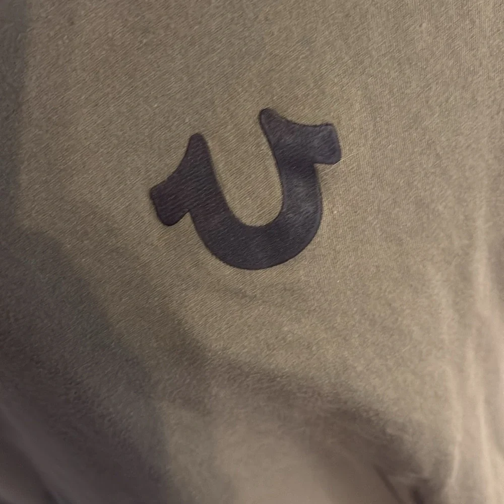 True Religion V-Neck shirt, size medium - Picture 3 of 5